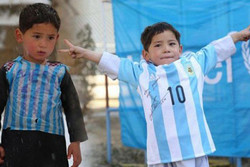 لباس مسی در افغانستان دردسرساز شد/ فرار کودک ۵ ساله به پاکستان