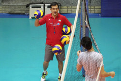 مربی تیم ملی والیبال چهارشنبه وارد تهران می‌شود