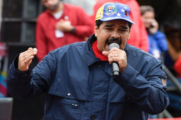 «مادورو» خطاب به مخالفین: همه پرسی تغییر حاکمیت را می پذیرم