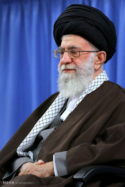 قائد الثورة الاسلامية يستقبل سفراء الدول الاسلامية بمناسبة المبعث النبوي