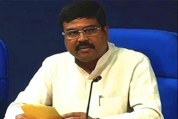 دهلی به خرید نفت ایران ادامه میدهد