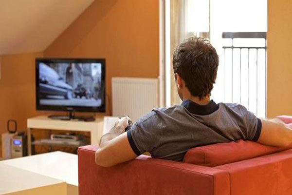 زیاد تلویزیون تماشا کنید زودتر دچار پیر مغزی می شوید