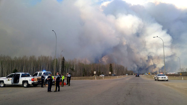 Wildfire rages in Canada’s Fort McMurray