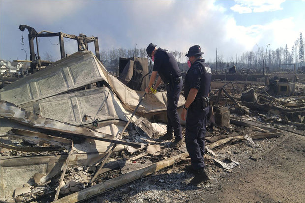 Wildfire rages in Canada’s Fort McMurray