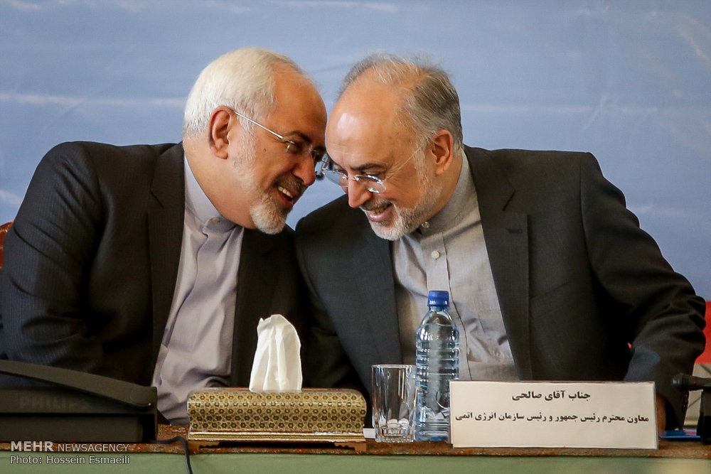 همایش برجام و اقتصاد مقاومتی با حضور محمدجواد ظریف وزیر امور خارجه،علی اکبر صالحی رئیس سازمان انرژی اتمی،محمد نهاوندیان رئیس دفتر رئیس جمهور و محمدباقر نوبخت رییس سازمان مدیریت و برنامه ریزی کشور