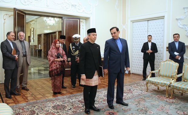 Ambassadors of four countries present credentials to Rouhani