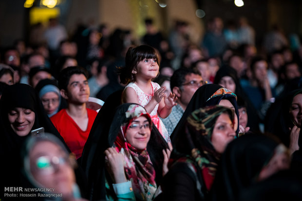 گنجی: حفظ جوانان موجود آسانتر از ساختن نسل آینده است گنجی: حفظ جوانان موجود آسانتر از ساختن نسل آینده است