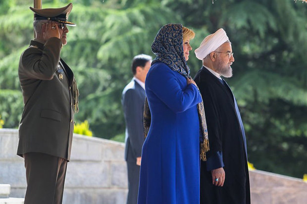 Rouhani officially welcomes Croatian president