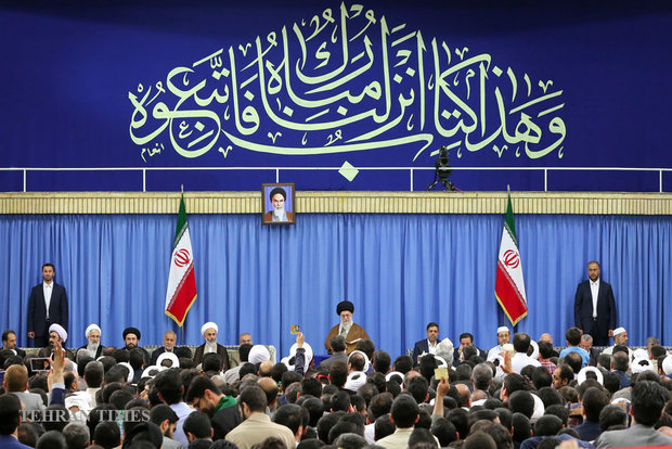 Supreme leader receives participants at 33rd Intl. Quran Competition