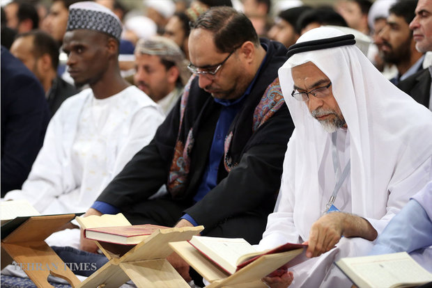 Supreme leader receives participants at 33rd Intl. Quran Competition