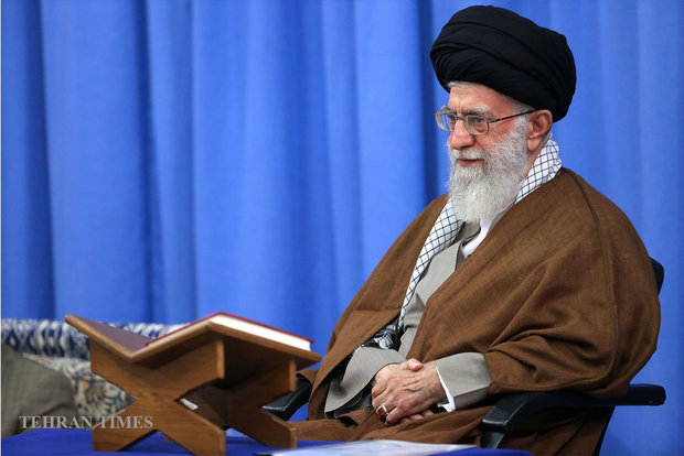 Supreme leader receives participants at 33rd Intl. Quran Competition