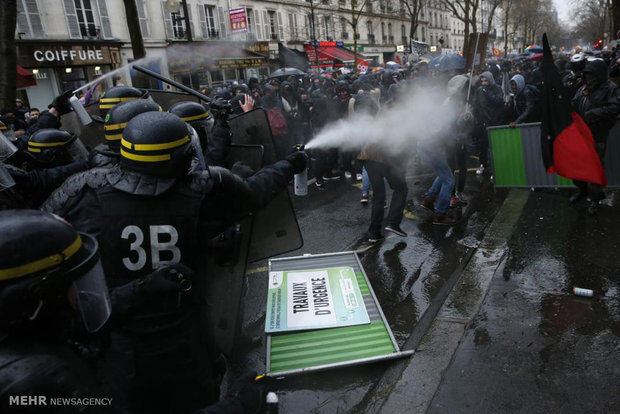 الشرطة الفرنسية تقمع المتظاهرين 
