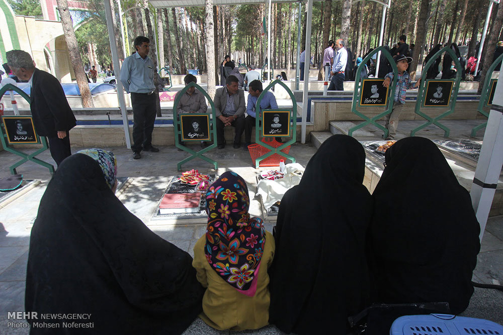 «برات» حوالهای از جنس خیرات برای اموات/خانه محرومان را روشن کنیم