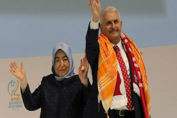 Davutoğlu istifasını sundu, Binali Yıldırım görevi aldı