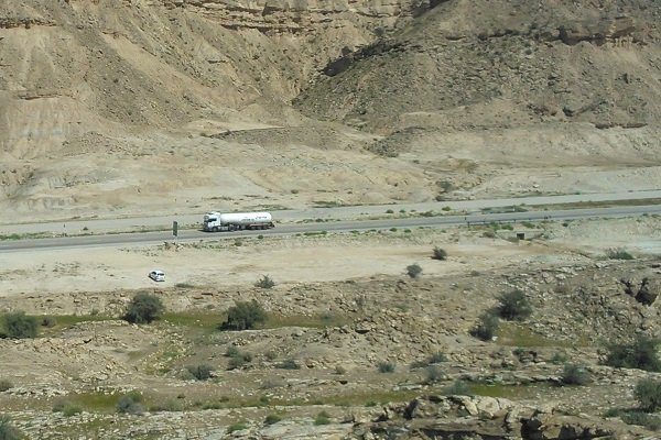 تکمیل جاده جم - فیروزآباد در بوته فراموشی/ خطر در کمین عابرین