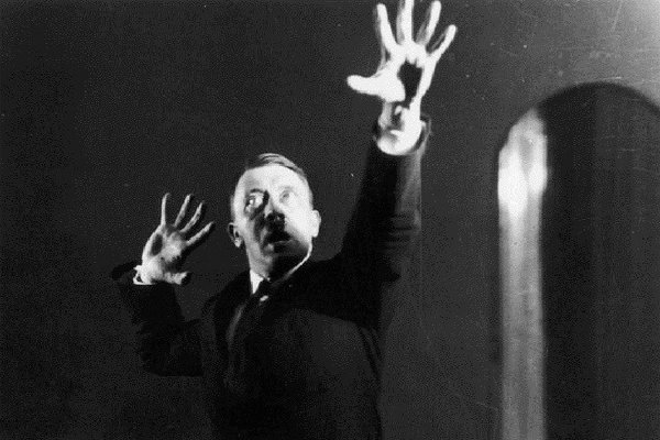 انتشار چند تصویر قدیمی و جنجالی از هیتلر