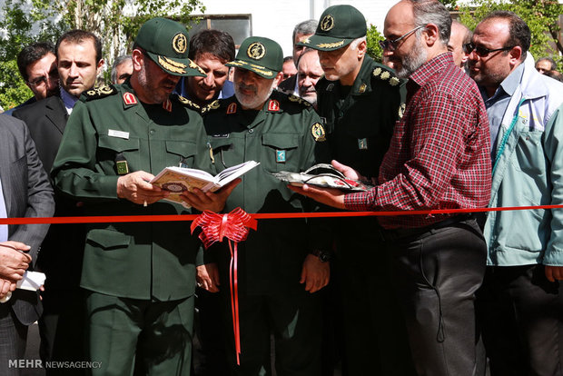 Iran unveils new defense achievements