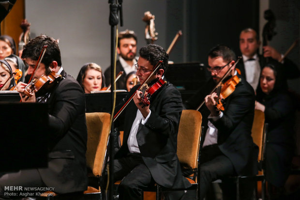 Tahran Senfoni Orkestrası konser verdi