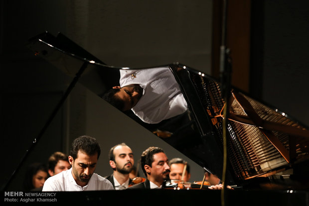 Tahran Senfoni Orkestrası konser verdi