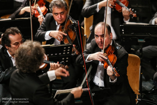 Tahran Senfoni Orkestrası konser verdi