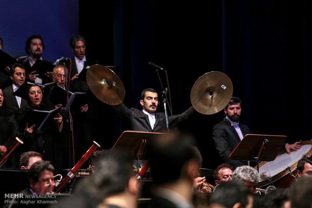 Tahran Senfoni Orkestrası konser verdi