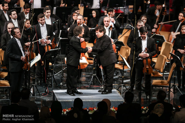 Tahran Senfoni Orkestrası konser verdi