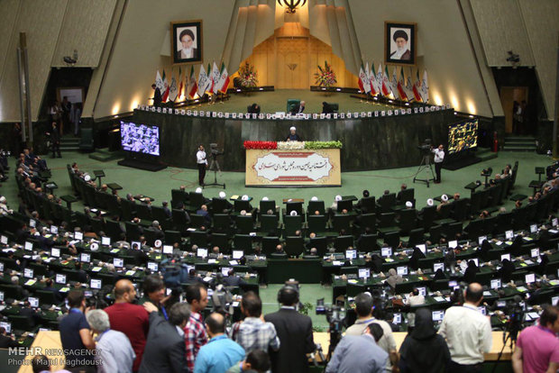 رہبر معظم کے پیغام کے ساتھ اسلامی جمہوریہ ایران کی دسویں پارلیمنٹ کا آغاز