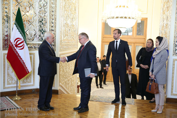 Zarif meets Lithuanian counterpart