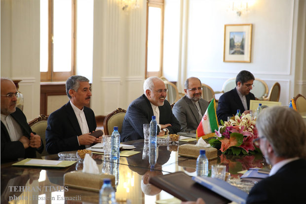 Iran, Ukraine FMs meet in Tehran