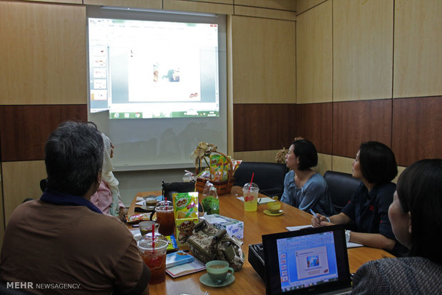 Iranian press delegation visits Thai halal food factories