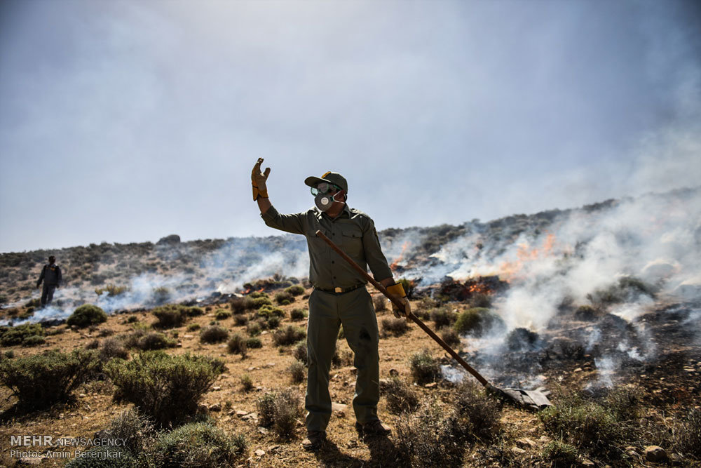 آتش در کمین جنگلها و مراتع آذربایجان غربی/تجهیزاتی که پاسخگو نیست