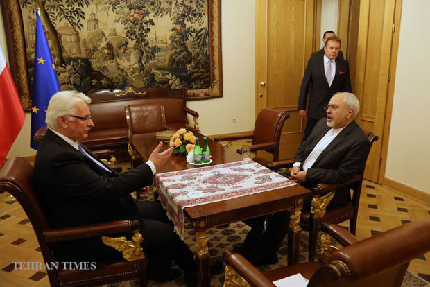 Zarif meets Polish officials on Monday