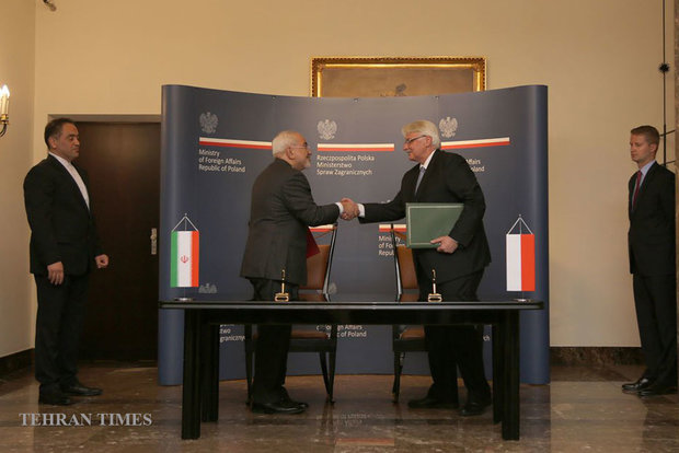 Zarif meets Polish officials on Monday