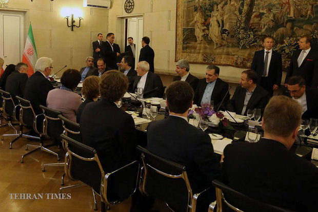 Zarif meets Polish officials on Monday
