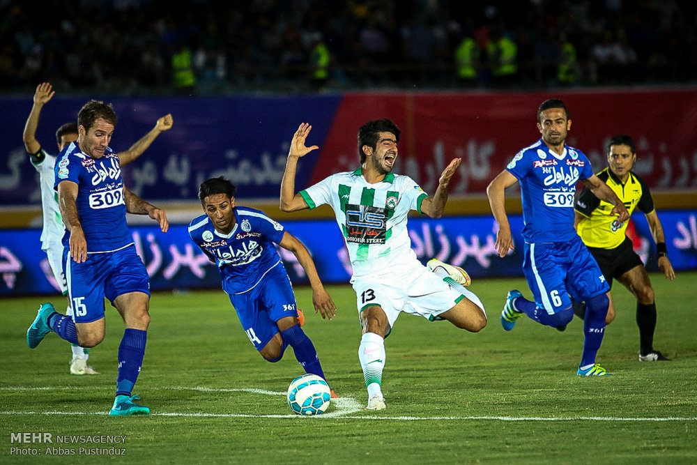 مباراة ذوب آهن اصفهان واستقلال طهران في نهائي بطولة الكأس