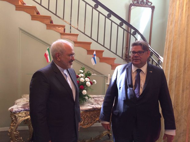 Zarif, Finlandiyalı mevkidaşı ile görüştü Zarif, Finlandiyalı mevkidaşı ile görüştü