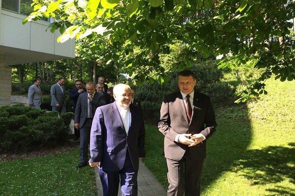 لقاء ظريف ورئيس لاتفيا