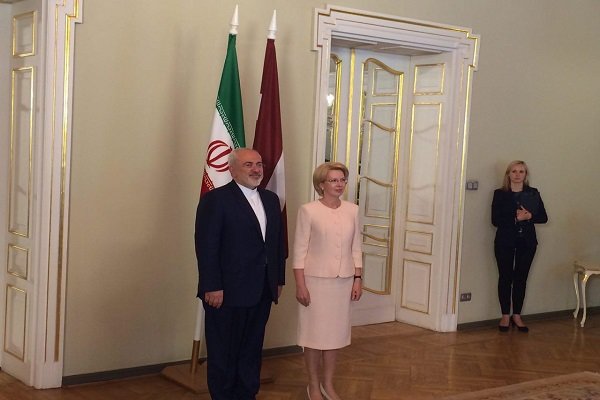 Zarif, Letonya Parlamento Başkanı ile görütşü Zarif, Letonya Parlamento Başkanı ile görütşü