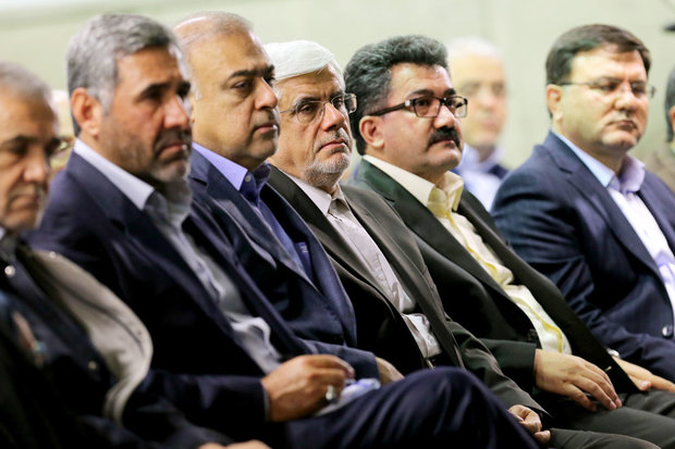 Leader receives Parliamentarians