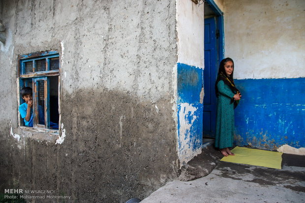 زندگی خانواده های ترکمن در خانه های روستایی گمیشان