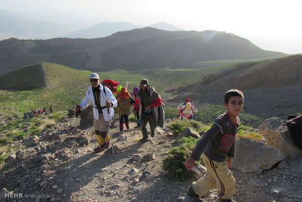 صعود سبحان دریایی کودک 8 ساله بروجردی به قله سنبران