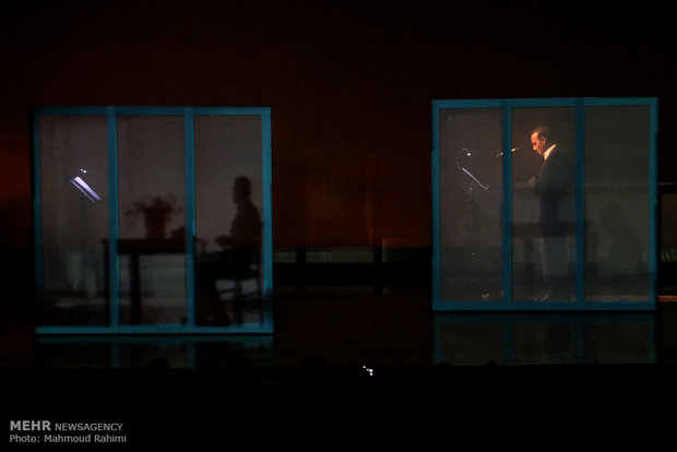 Iranian traditional vocalist holds concert