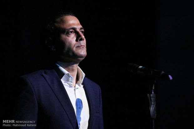 Iranian traditional vocalist holds concert