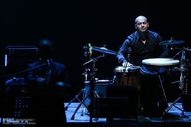 Iranian traditional vocalist holds concert