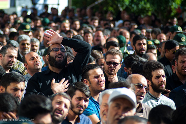 Kutsal türbeleri koruyan şehidin cenaze töreni