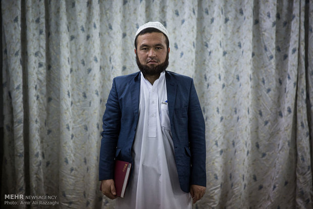 عتیق‌الله از شهر سمنگان افغانستان به ایران آمده است. او 31 سال دارد و دانش‌پژوه دانشگاه المصطفی می‌باشد.