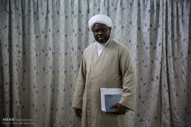 مودیبوجونی، پزشک شیعه و اهل کشور مالی است. او روزهای خود را در دانشگاه المصطفی سپری می‌کند.