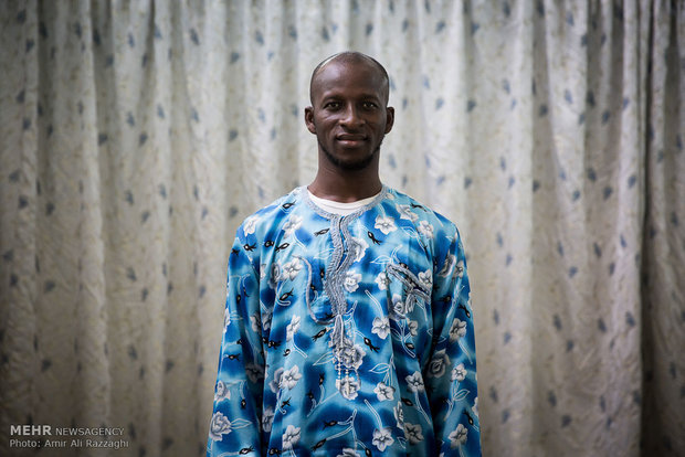  لوگو موسی 27 سال دارد و از ابیجان در ساحل عاج به ایران آمده است.