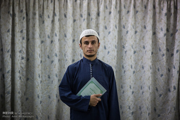 شیخ حسن عبدالرحیم دانش‌پژوه 26 ساله حوزه علوم دینی است. زادگاه او دوشنبه تاجیکستان می‌باشد.