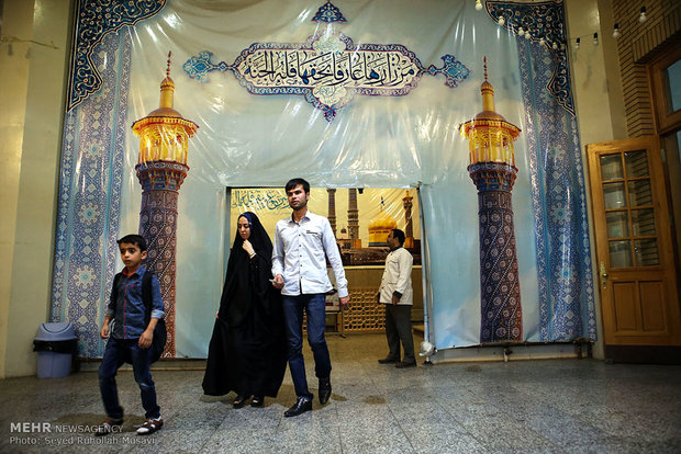 Iftar banquet at shrine of Hazrat Masoumeh